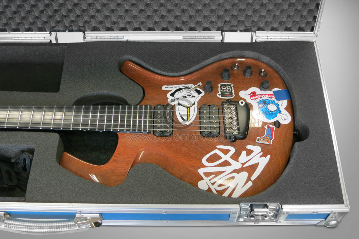 DEAN E09 CBK PK - Набор: Бас-гитара+комбо+кофр+тюнер+кабель+ремень+медиаторы,цвет...